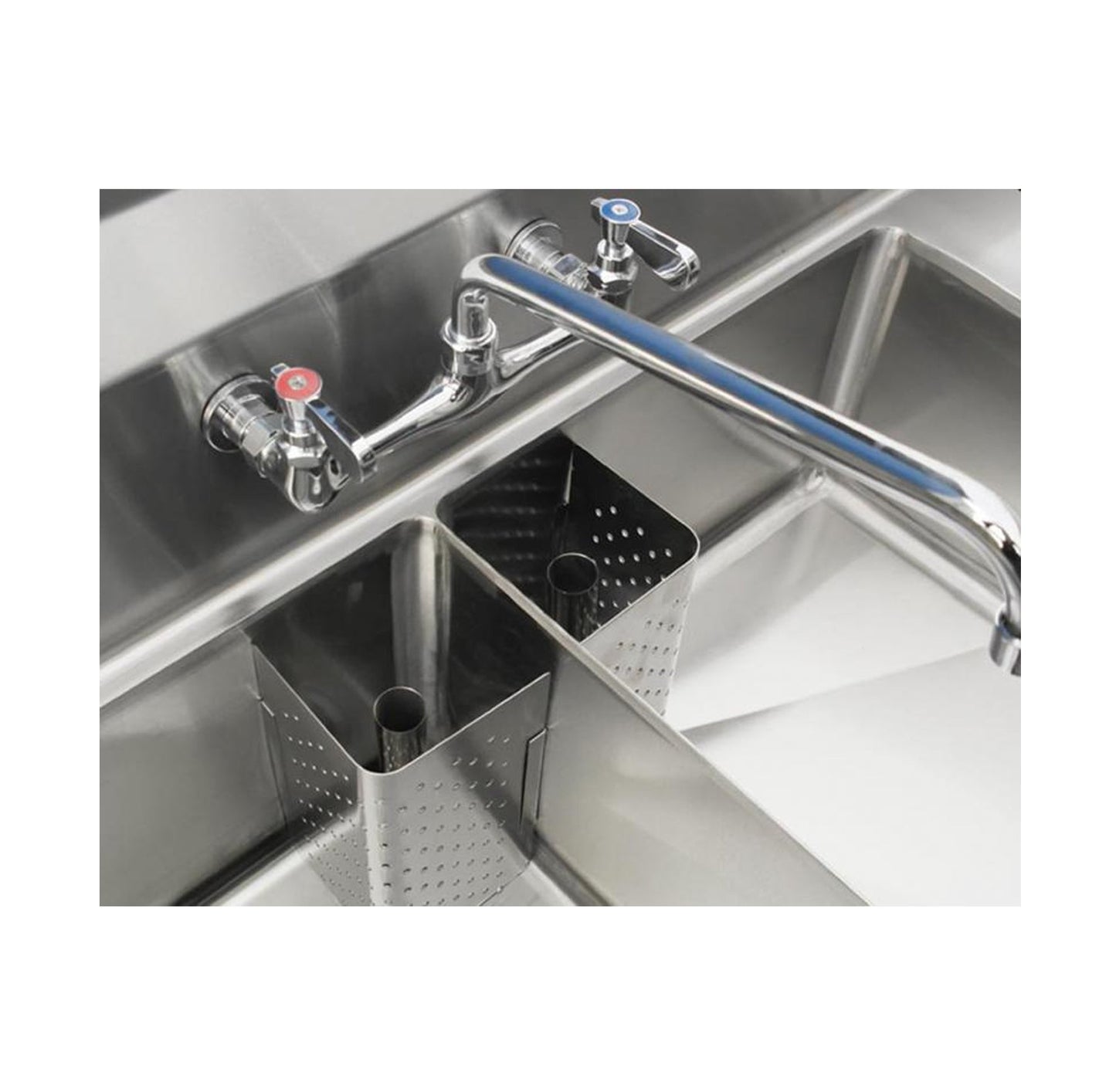 Omcan 43789. 24″ x 24″ x 14″ Three Tub Sink with 3.5″ Center Drain and Two Drain Boards